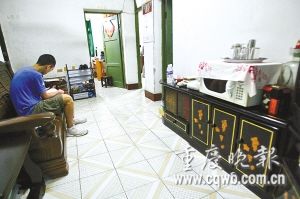 重庆一董事长宾馆暴毙 蹊跷:隔壁情侣也遇难