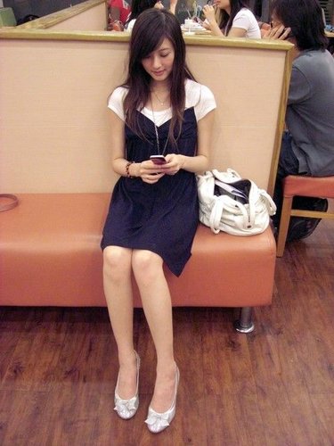 组图:张馨予pk林逸欣+谁是蹿红网络第一美女