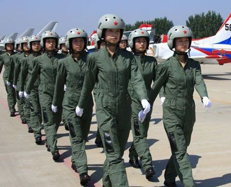 中国歼击机女飞行员不是"花瓶" -30℃地面训练_国内国际_大渝网_腾讯网