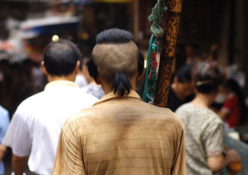 力哥剪雷人<em>发型</em>揽客+比<em>莫西干</em>还酷(图)