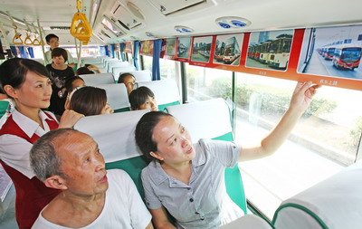 喜迎国庆60年 60幅公交老照片挂车厢(图)_新闻