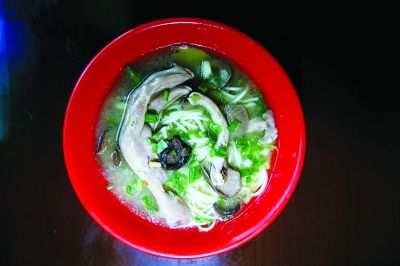 卖小面也能成百万富翁 专家：干脆建特色街