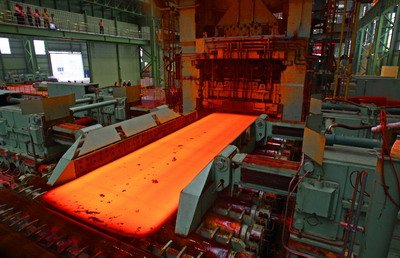 重钢生产出全国最大船用钢板为国庆献礼_滚动