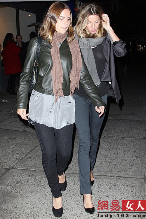 好莱坞<em>裸胸</em>女星:我的胸部我做主_09头部_大渝