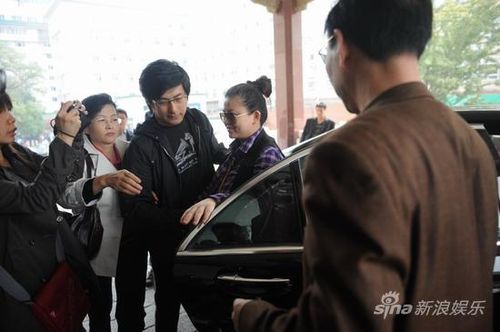 [娱乐] 李湘 医院待产体态慵懒脸浮肿_文体娱乐