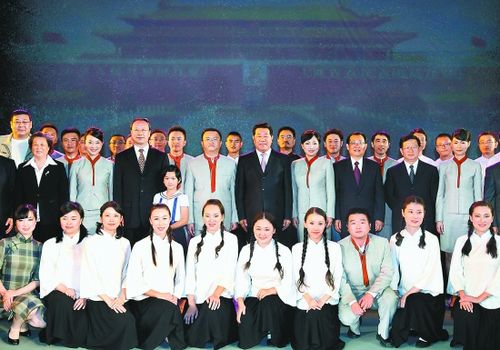 贾庆林观看并高度评价《我们共同走过的路》_