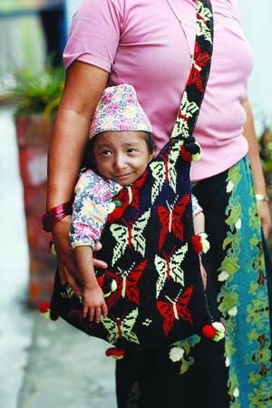 18岁男子高61cm申报吉尼斯世界最矮男人(图)