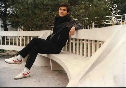 组图:80后一定知道他 十六岁的花季里的原野_