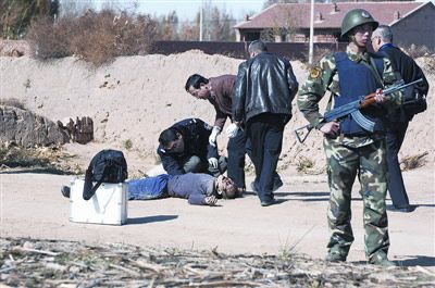 内蒙囚犯今日落网切断狱警手指开门_国内国际