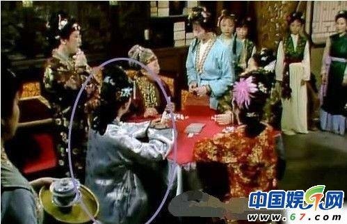 组图:八卦下87版《红楼梦》的几处穿帮镜头_娱