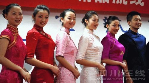 川航空姐换上旗袍 值乘成都至北京航线_旅游新