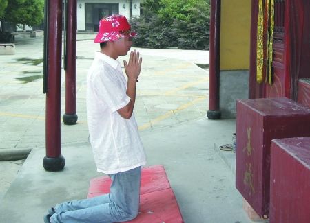 宅男突变加班狂 怕回家只因女友太粘人(图)
