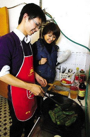 重庆美女快<em>报名</em> 煮<em>男</em>下厨陪你过单身节_新闻