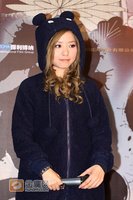 靓颖熊猫眼亮相 称不介意王岳伦恶搞海豚音_娱