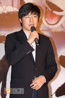 靓颖熊猫眼亮相 称不介意王岳伦恶搞海豚音_娱