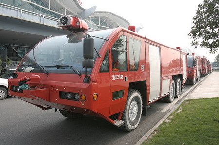 江北机场消防亮家底 飞机失火5分钟解决战斗