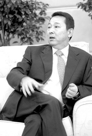 全国十大慈善富豪来渝建最大太阳能基地_本