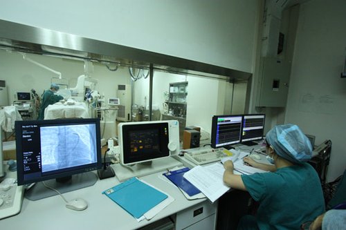 2岁先心病男孩进行介入手术治疗 成首位救助幸