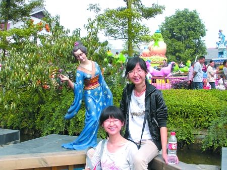 <em>双胞胎姐妹</em>花报名我是明星 同台PK唱红歌_社