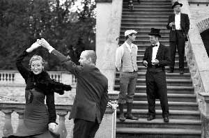 危机中学会快乐生活 八行业越萧条越赚钱_投资