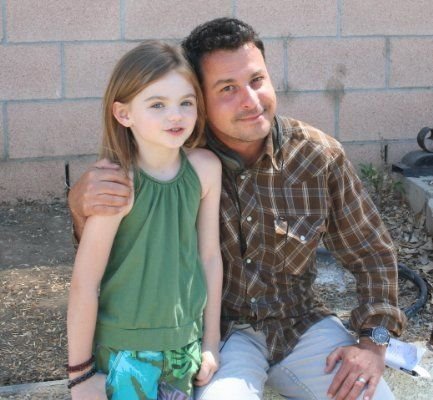 可爱小女孩摩根莉莉