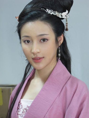 组图:新潘金莲甘婷婷定妆照片 主打纯情闷骚_