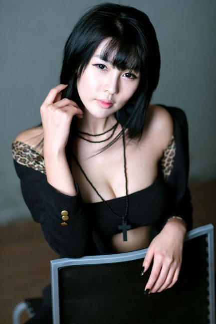 高清:韩国最炙手可热的宝贝李智友电眼袭人_体