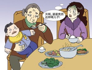 闹心:饭菜嚼烂喂娃娃 婆婆说是老传统(图)_社会