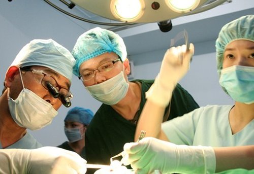 馨妮丝联合韩国半岛整形医院免费救助眼鼻整形