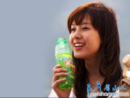 组图:<em>广告</em>明星也疯狂 晒晒<em>广告</em>中的男女主角_