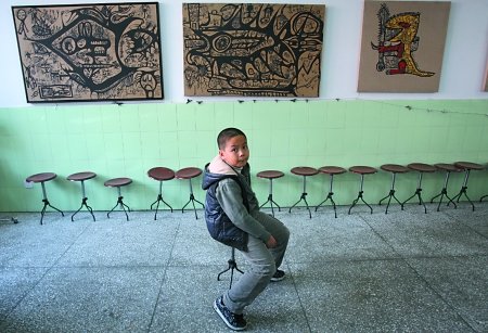 组图:10岁小学生画想象学校为他开工作室_社