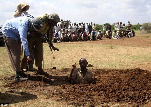 索马里武装分子处决通奸犯 将其乱石砸死(图)