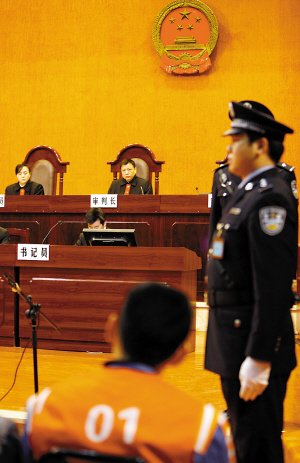 涉黑组织头目岳村 实行三刀六洞家法(图)_重