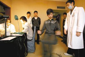 招公费飞行员91人体检首轮刷下81人 近视淘汰率最高