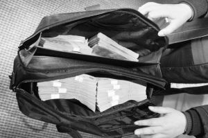 秘房客提38万现金丢宾馆 到了时间退房却迟未