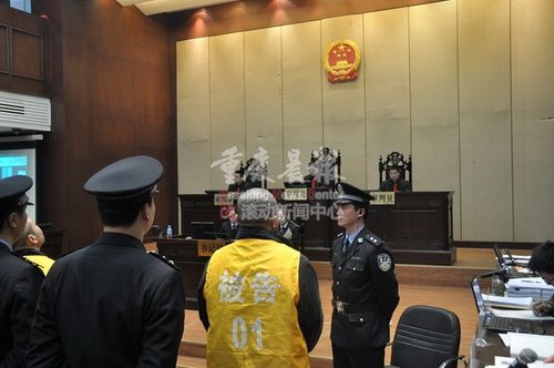 地产高利贷黑帮今受审 老大陈坤志被控7宗罪_