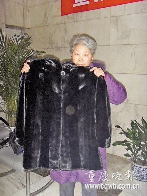 9000元买件貂皮大衣 朋友们都说是假的(图)_社
