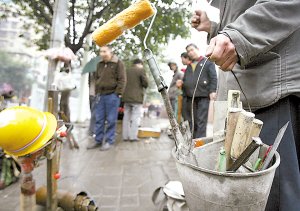 代表谈装修乱:工人电话经常换名片上用假名字
