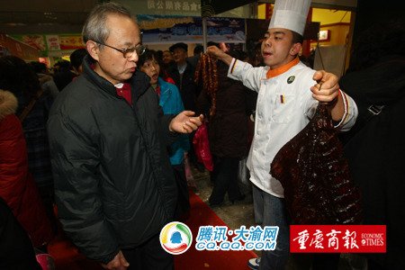 鳄鱼肉香肠288元一斤 10万市民选购新春年货