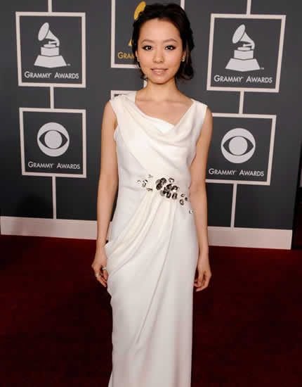  张靓颖格莱美 清纯亮相_09美人堂_大渝网_腾讯