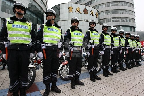 交通巡逻警察亮相重庆