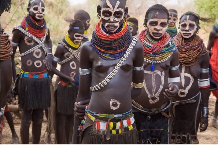 《国家地理》:非洲最后原始部落遭受现代化冲