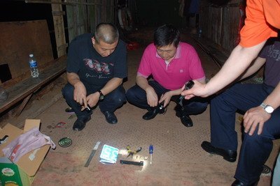 组图:爱丁堡枪案死者家属向龚刚模等索赔30万