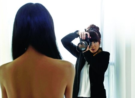 80后<em>美女大胆</em>拍<em>人体</em> 吓得路人尖叫_业界_大渝