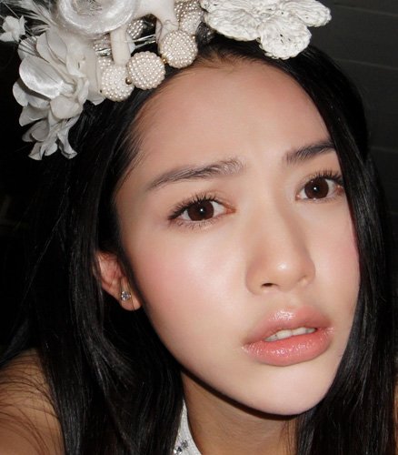 足球宝贝潘霜霜性感登杂志封面_热门新闻