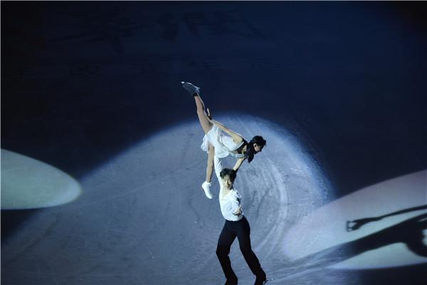 庞清佟健空降重庆万象城,上演冰雪传奇