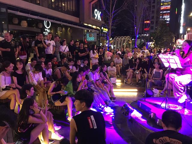 九街全国征集街头艺人 网红人气街唱兔三岁也来了