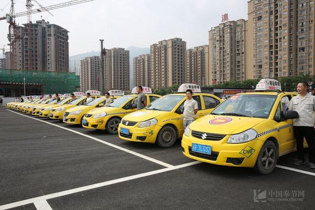 奉节60辆爱心送考车 免费接送高考考生