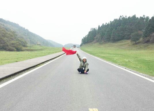 全国知名旅游达人“醉躺”武隆 杜海涛妈妈放歌仙女山