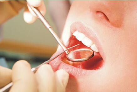 在食蜥王龙嘴里拔牙跟摸山君有什么差异？救救杰名！